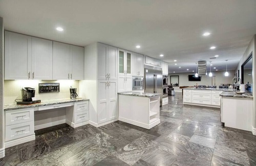 Sunburst Farms East House | 6BR-Heated pool, spa, splash pad, & golf simulator