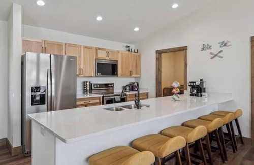 New Lisbon House | 6BR Lakefront Escape Sleeps 20 Kayaks Firepit Near Castle Rock & WIs Dells