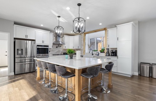 Milford Other | 6BR Modern Farmhouse Retreat | 5acres of Forest!