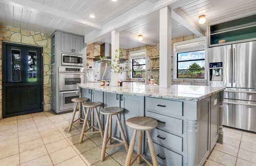 Wimberley House | 6BR Modern Farmhouse with Swimming Pool & Hot Tub