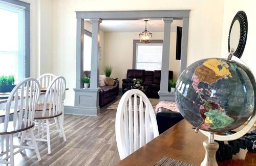 Niagara Falls House | 6BR Retreat-Great for Reunions and Getaways minutes from Niagara Falls