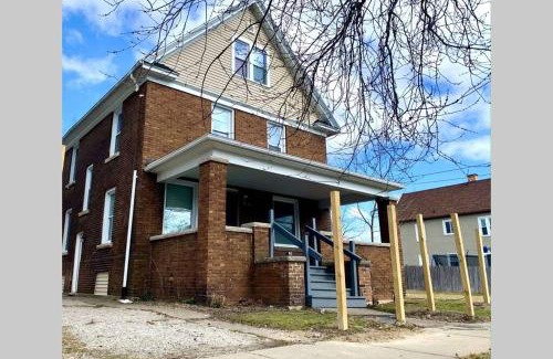 Niagara Falls House | 6BR Retreat-Great for Reunions and Getaways minutes from Niagara Falls