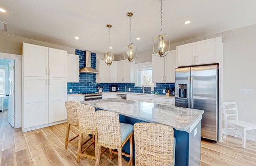 Corolla House | 6BR Soundview | Private Pool | Fireplace