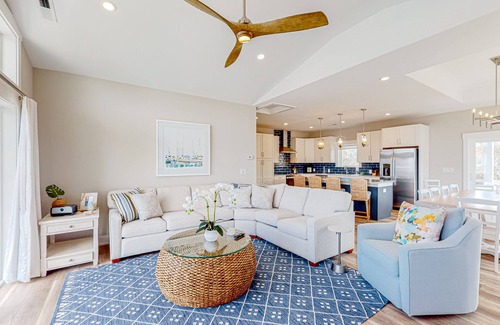 Corolla House | 6BR Soundview | Private Pool | Fireplace