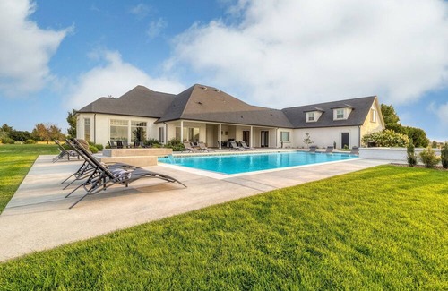 Walla Walla House | 6BR Walla Walla Estate: Pool, Jacuzzi, Theater
