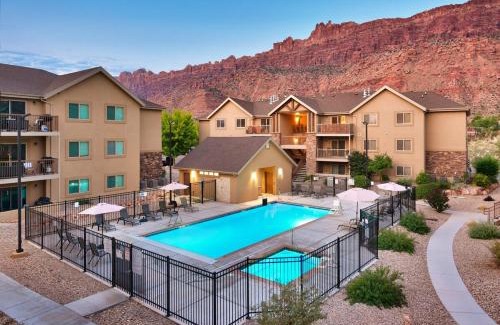 Moab South Valley House | 6D Moab RedCliff Condo Pet Friendly Pool and Hot Tub