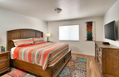 Moab South Valley House | 6D Moab RedCliff Condo Pet Friendly Pool and Hot Tub