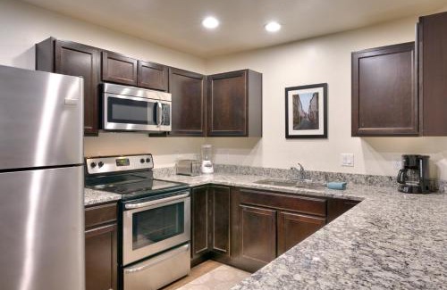 Moab South Valley House | 6D Moab RedCliff Condo Pet Friendly Pool and Hot Tub