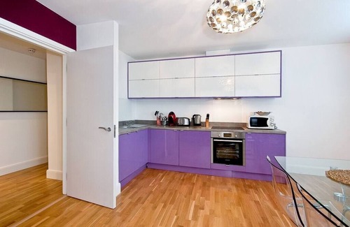 Clerkenwell Apartment | 6M City Views Warehouse sleeps 6 Elizabeth line