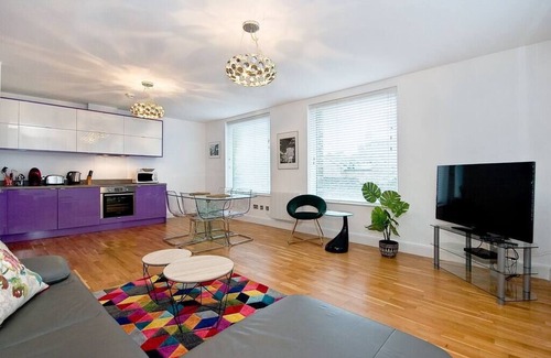 Clerkenwell Apartment | 6M City Views Warehouse sleeps 6 Elizabeth line