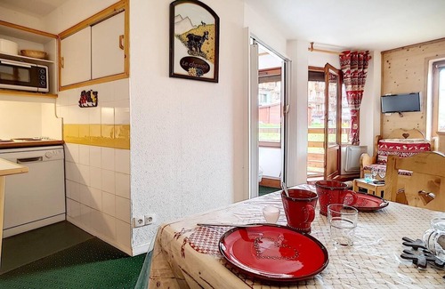Reberty Apartment | 6th floor, view mountain, balcony, tv, ski locker, 25m², Les Menuires
