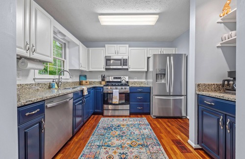 Acworth Apartment | 7.7 mi to LakePoint Sports - Near Historic DT - HotTub