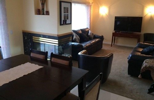 Black Mountain House | 7 Bed 4 Bath Family Home Lake Okanagan Kelowna City Views