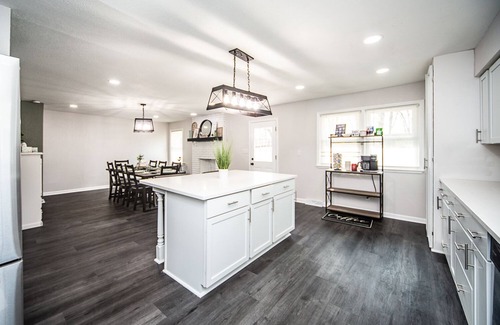 Waldron House | 7 Bedroom 5 Bath 4500+ Square foot w/Pool Table