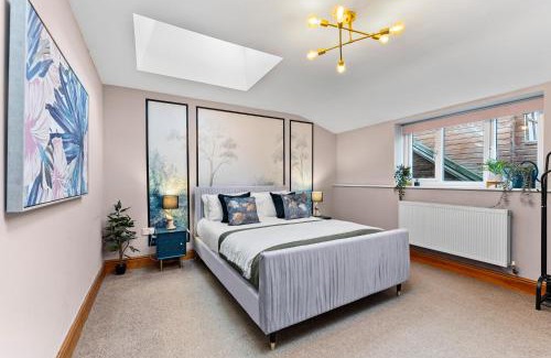 Robin Hood's Bay House | 7 Bedroom Abode of Robin Hoods Bay - Hot-tub - Pets
