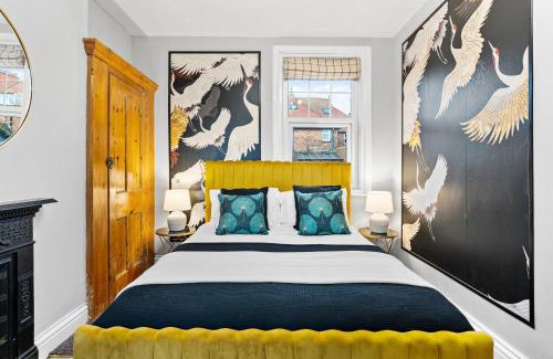 Robin Hood's Bay House | 7 Bedroom Abode of Robin Hoods Bay - Hot-tub - Pets