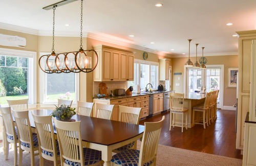 East Dennis House | 7 bedroom home sleeping 14! Located on the Bayside with private pool!