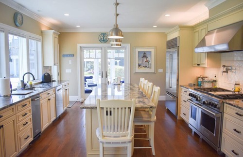East Dennis House | 7 bedroom home sleeping 14! Located on the Bayside with private pool!