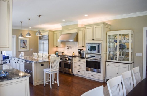 East Dennis House | 7 bedroom home sleeping 14! Located on the Bayside with private pool!
