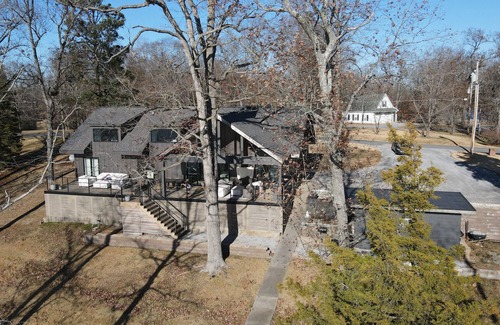 Benton House | 7-Bedroom Retreat with Dock on Kentucky Lake: Your Perfect Getaway Haven