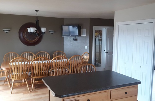 Deadwood House | 7 Bedroom Spacious Lead Home with Game Room and Hot Tub