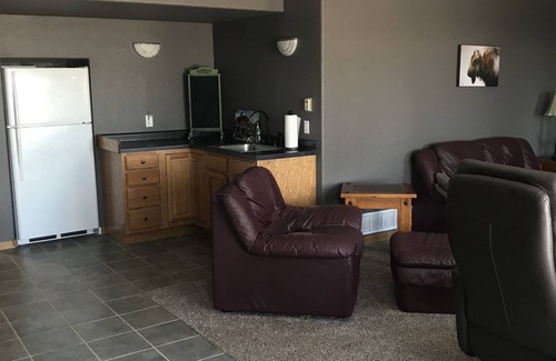 Deadwood House | 7 Bedroom Spacious Lead Home with Game Room and Hot Tub