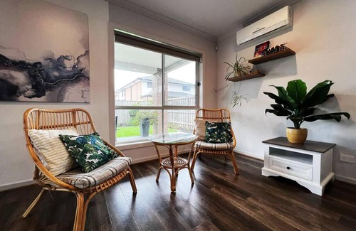 Point Cook Villa | 7 bedrooms double storey Home