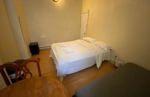 North Philadelphia West House | 7 Bedrooms Homestays In Philadelphia