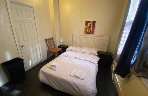 North Philadelphia West House | 7 Bedrooms Homestays In Philadelphia