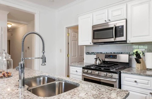 Pittsburgh House | 7-Bedrooms! Spacious House near Downtown w/Parking
