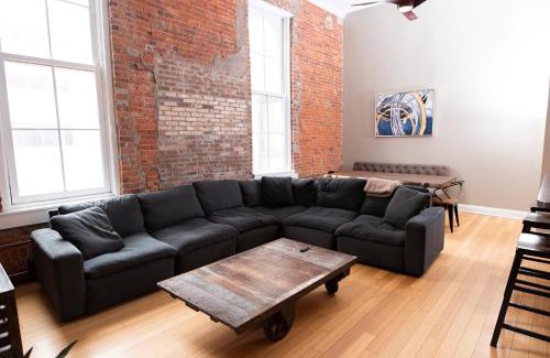 Wholesale District Apartment | 7 Beds off Georgia Street Near Convention Center