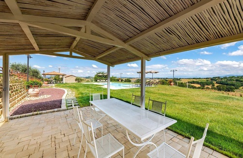 Cignano House | 7-BR villa with private pool set in a beautiful spot of the Tuscan countryside