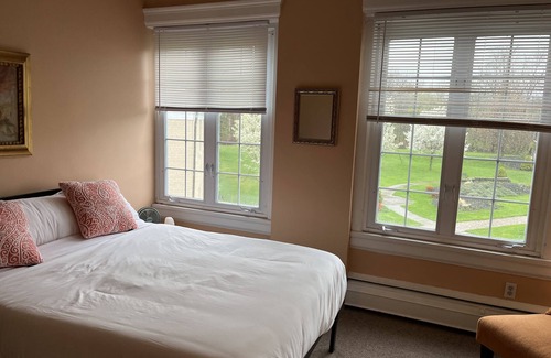 Derby Bed & Breakfast | 7 GUEST ROOMS - SUNCLIFF FAMILY SUITE ON LAKE ERIE!nFootball & Family Fun!