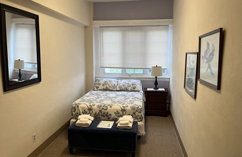 Derby Bed & Breakfast | 7 GUEST ROOMS - SUNCLIFF FAMILY SUITE ON LAKE ERIE!nFootball & Family Fun!