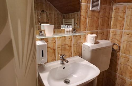 Miercurea-Ciuc House | 7 Levél Panzió, Ultra Central, Self Check-in, Self-Catering