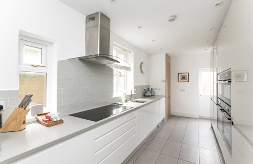 Bootham House | 7 Longfield Terrace · Gorgeous Central 5 Bed House in York with Parking I Pass The Keys