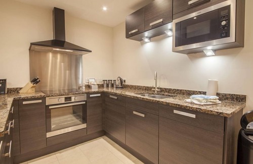 Kenmore Cottage | 7 Maxwells - sleeps 4 guests in 2 bedrooms