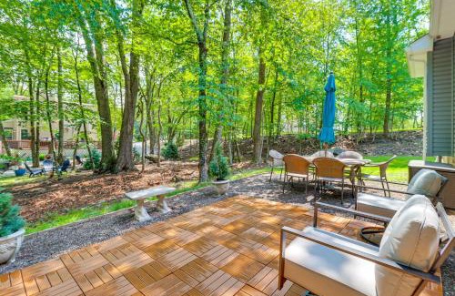 East Stroudsburg House | 7 Mi to Camelback Mtn Chic Penn Estates Home