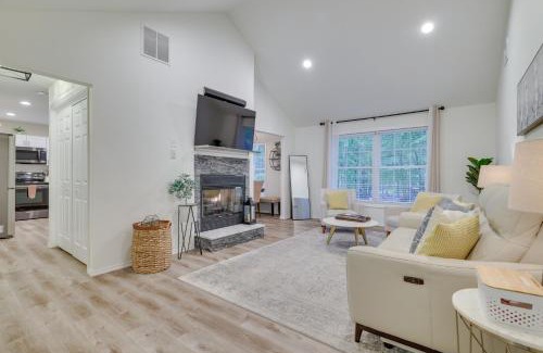 East Stroudsburg House | 7 Mi to Camelback Mtn Chic Penn Estates Home