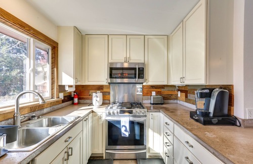 Morse Park House | 7 Mi to Downtown Denver: Lakewood Gem w/Deck!