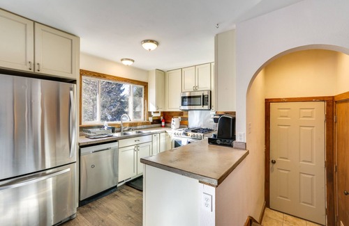 Morse Park House | 7 Mi to Downtown Denver: Lakewood Gem w/Deck!