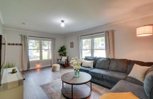 North Raleigh House | 7 Mi to Dtwn Raleigh Townhome with Deck!