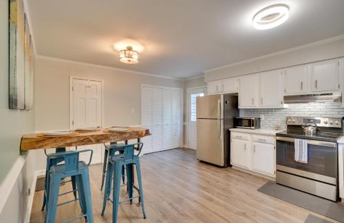 North Raleigh House | 7 Mi to Dtwn Raleigh Townhome with Deck!