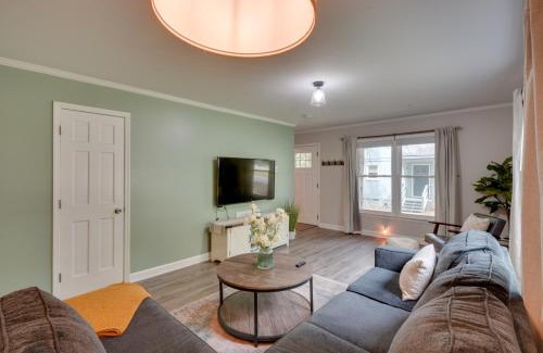 North Raleigh House | 7 Mi to Dtwn Raleigh Townhome with Deck!