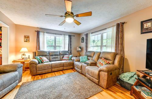 Franklin House | 7 Mi to Franklin Peaceful Home with Deck and Yard!