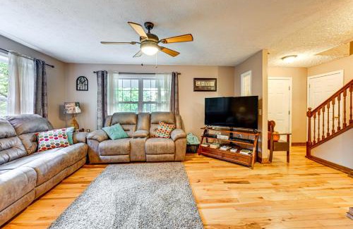 Franklin House | 7 Mi to Franklin Peaceful Home with Deck and Yard!