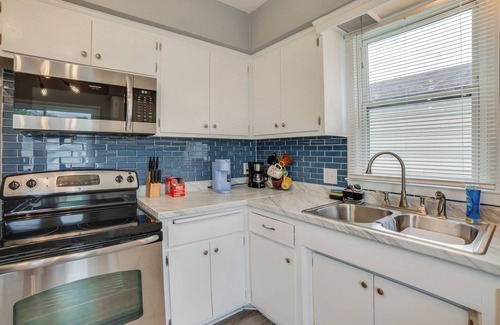 Milwaukee House | 7 Mi to Historic Third Ward: Home in Lincoln Park!