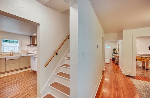 Ashford House | 7 Mi to Mt Rainier NP: Home w/Private Hot Tub!