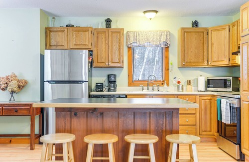 East Dover House | 7 Mi to Mt Snow Resort: Family Home w/Fire Pit!