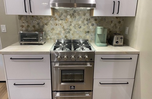 Torrey Highlands Apartment | 7-Mile to Del Mar Beach, Private Studio, AC, Full Kitchen, In-Unit Washer/Dryer
